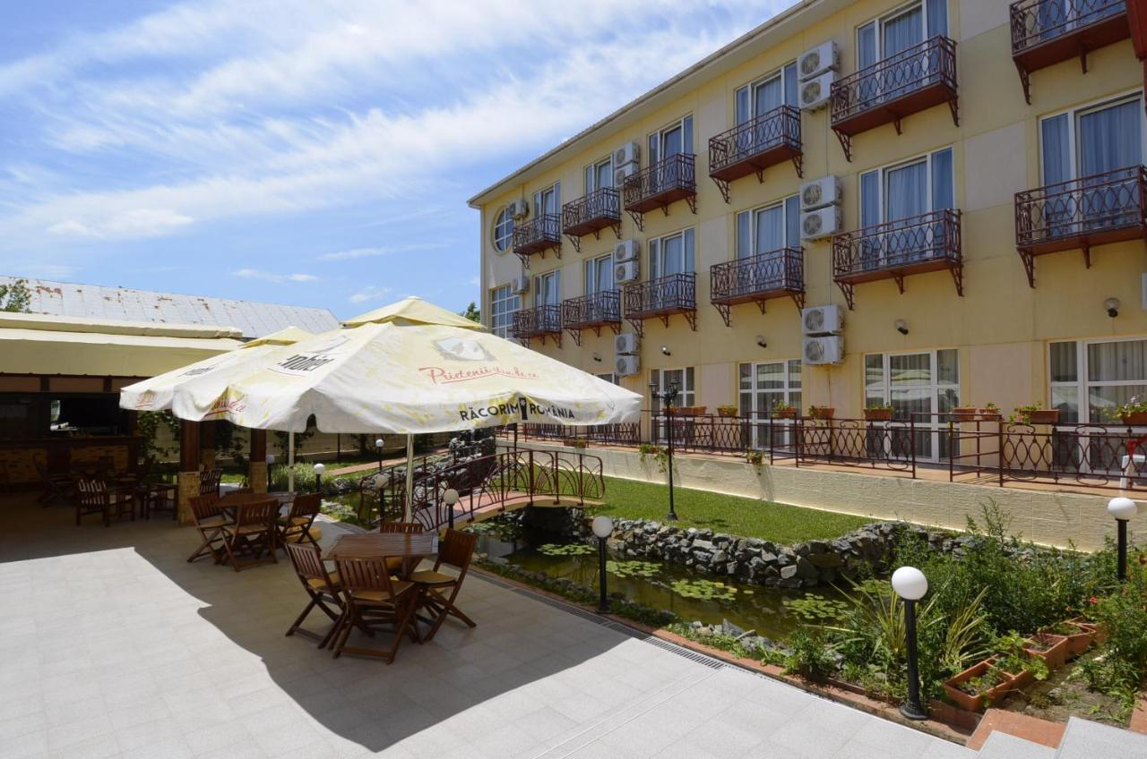 Hotel Intim Costinesti Exterior photo